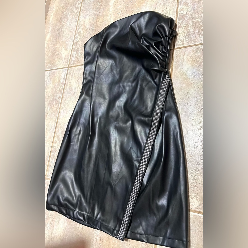 🖤🖤Asymmetrical Hem Faux Leather Strapless Dress🖤🖤SZ M 🖤NWOT - Picture 7 of 14
